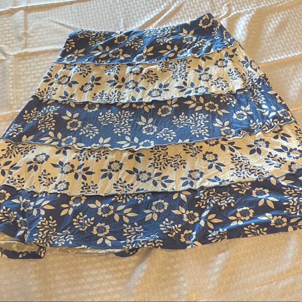 Blue and white flower down east skirt